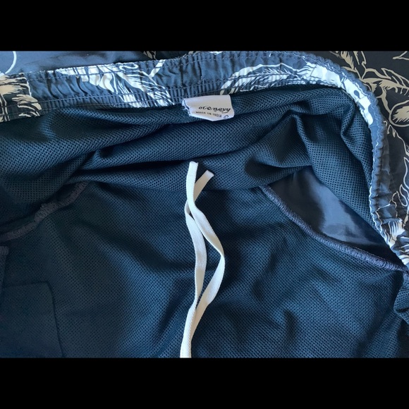 Men swimming trunk, printed white & blue. Size L & even maybe bigger. - Picture 4 of 6